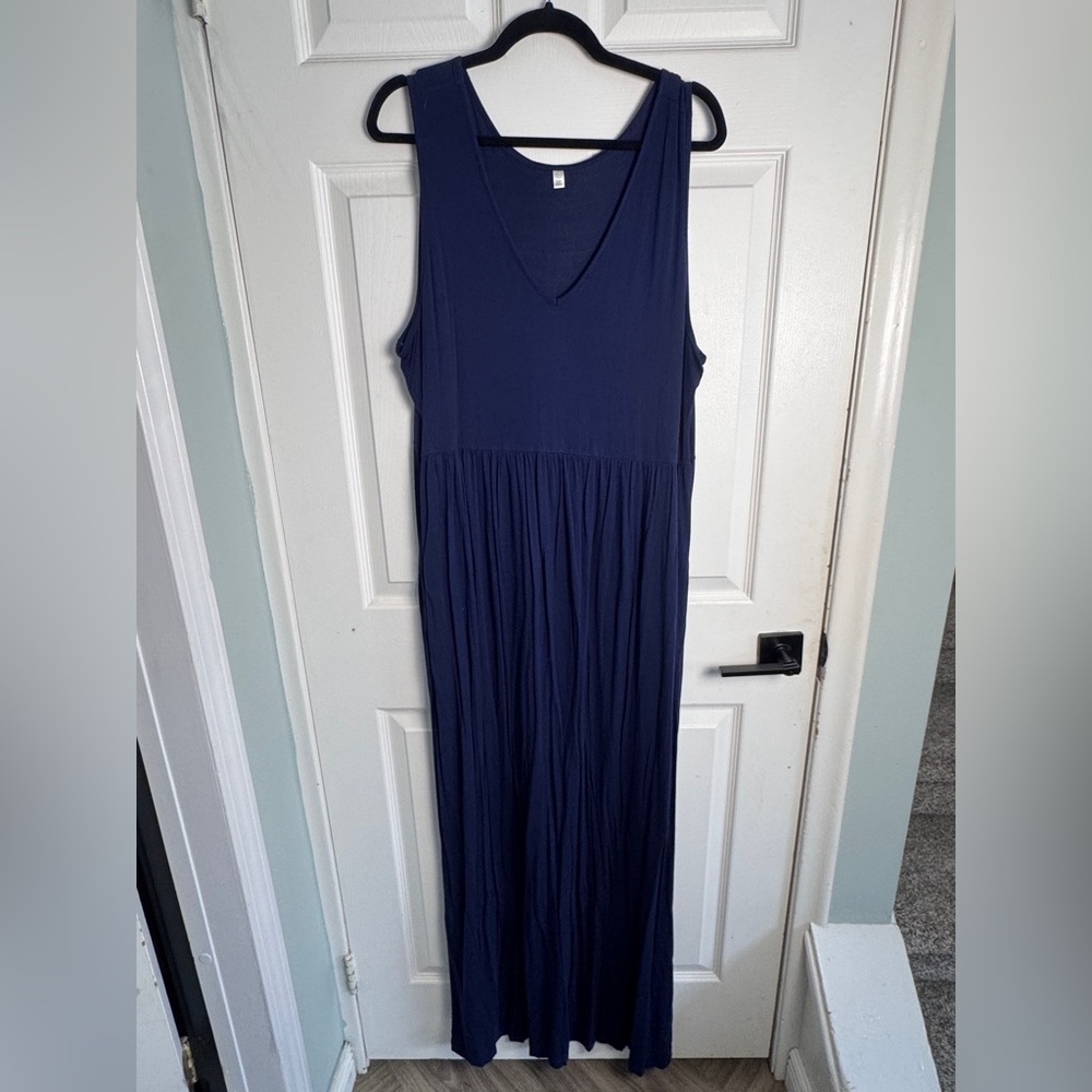 Chic Navy Sleeveless Maxi Dress